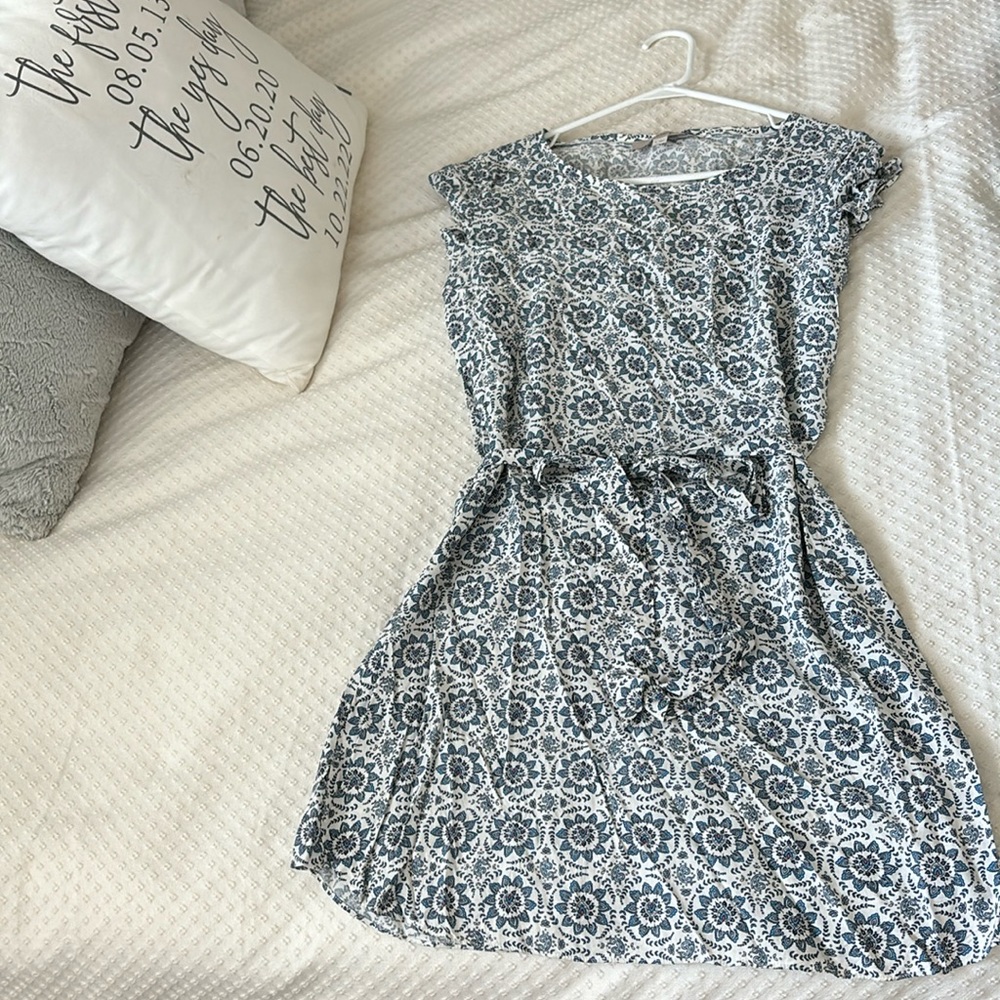 Woman’s Loft Dress-size small